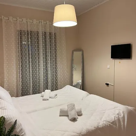 House In The Woods Кардица