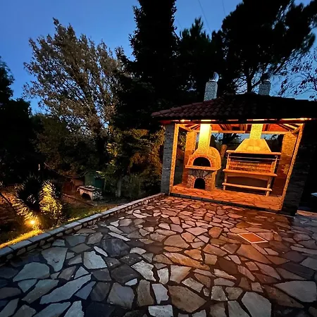 House In The Woods Kardítsa