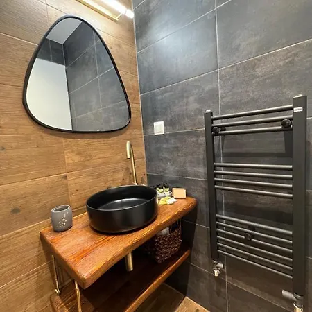 Апартаменты House In The Woods Кардица