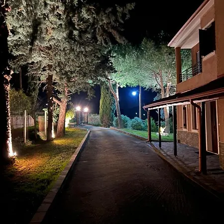 House In The Woods Kardítsa