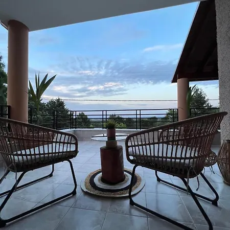 House In The Woods Кардица