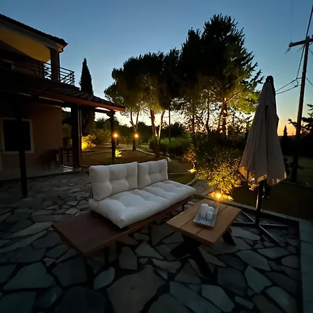 House In The Woods * Kardítsa