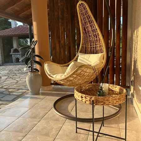 House In The Woods * Kardítsa